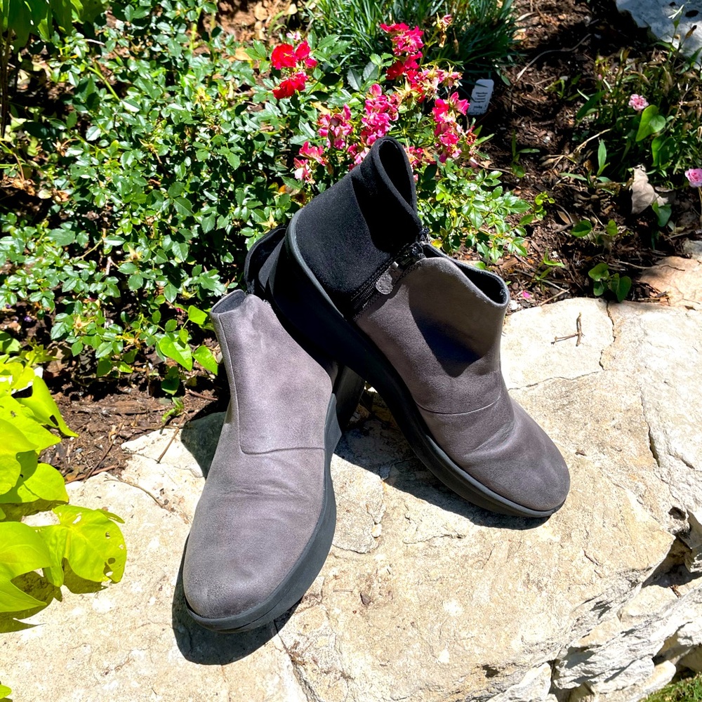 clarks cloudsteppers black